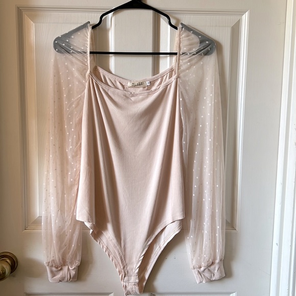 Spadehill Tops - NWOT Women’s Body suit sheer sleeves size M